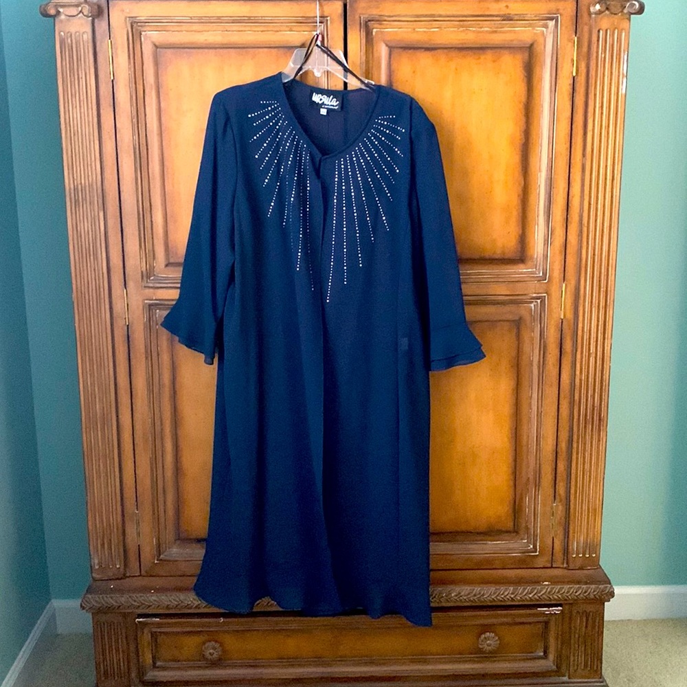 Vintage Navy Blue 2-Piece bell sleeve,sparkly beads on the jacket . Size 18W